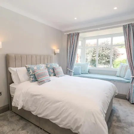 41 Chatsworth Gardens