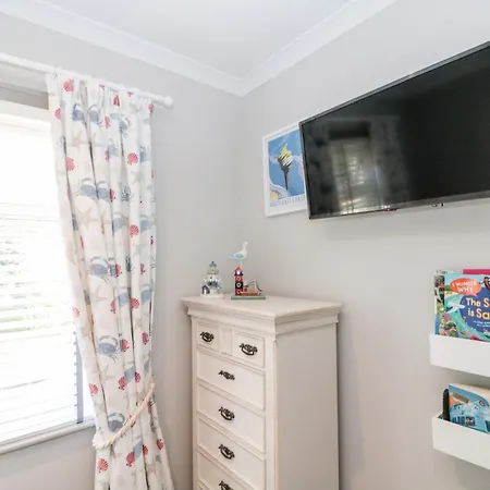 41 Chatsworth Gardens