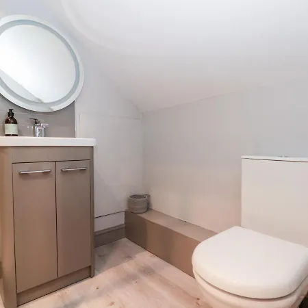 41 Chatsworth Gardens Scarborough