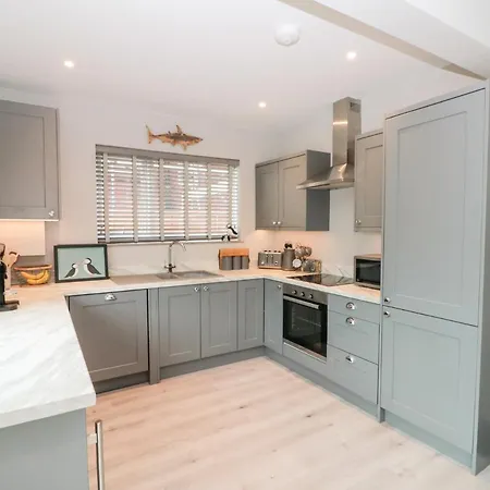 41 Chatsworth Gardens * Scarborough