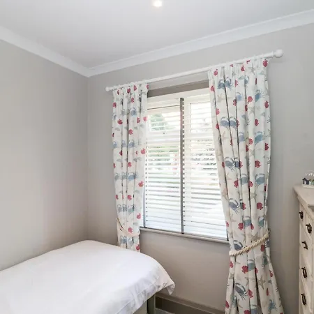 41 Chatsworth Gardens